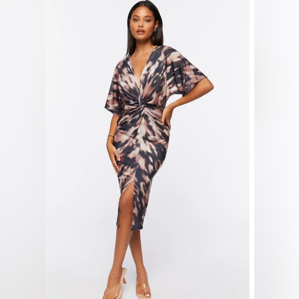 Forever 21 abstract print twisted midi dress. Size S New with tag